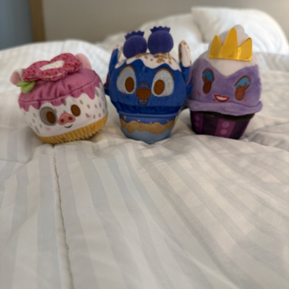 Disney Munchlings Lot of 3 Plush Alien Stitch Pua Ursula Cupcake Toy Classics